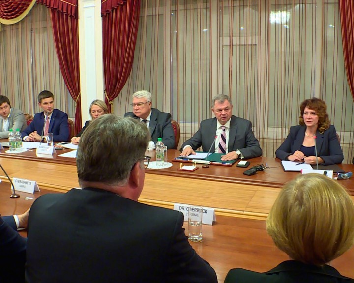 Губернатор-и-немцы0919.jpg