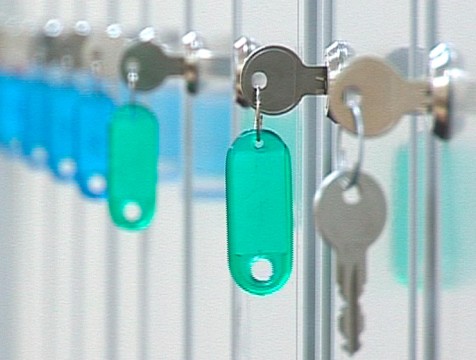 85-летняя калужанка совершила кражу из камеры хранения магазина