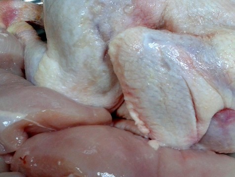 Четверо жителей Дзержинского района украли партию курятины с предприятия