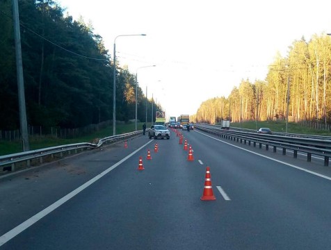 КАМАЗ снес иномарку с обочины и съехал в кювет