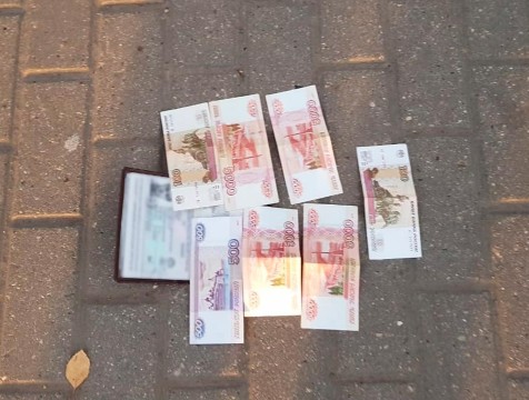 Иностранец дал взятку за освобождение брата-мигранта