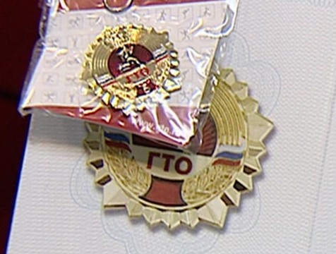 Почти 100 значков ГТО вручили юным спортсменам Калуги