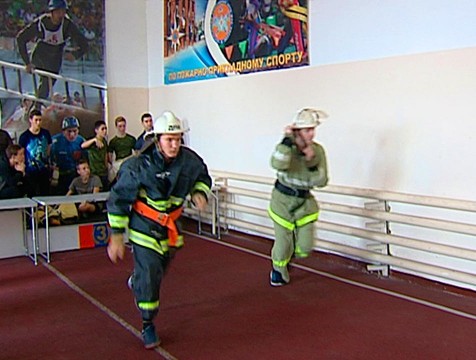 В городских соревнованиях по пожарно-прикладному спорту победила команда школы №10
