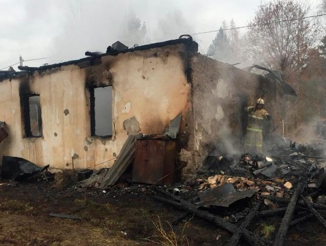 Двое мужчин погибли в пожаре в Козельском районе