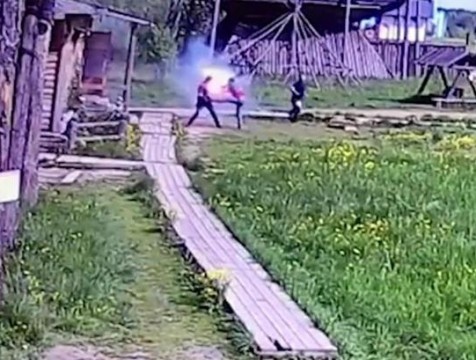 6 лет колонии дали москвичу, напавшему на полицейских с факелом
