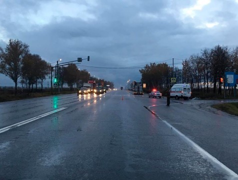 Грузовик зацепил иномарку на перекрестке в Боровском районе