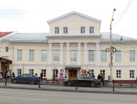 Торжественное открытие нового здания кукольного театра порадовало не всех детей