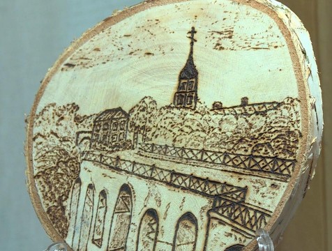 Выставка калужского мастера пирографии открылась в Доме мастеров