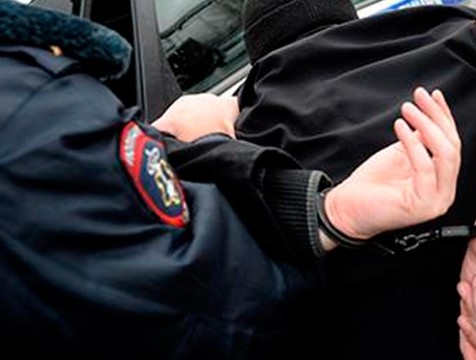 Пытаясь скрыться на кладбище, преступник укусил инспектора ДПС