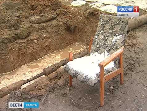Калужские коммунальщики забыли оградить яму с кипятком