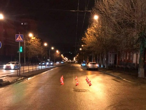 Иномарка сбила пешехода, переходившего на зеленый свет