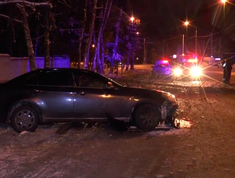 При столкновении авто с деревом в Балабанове погиб водитель