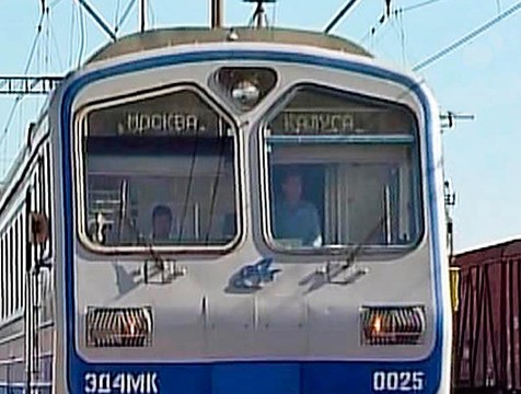 20-летнюю девушку в наушниках зацепил экспресс Москва-Калуга