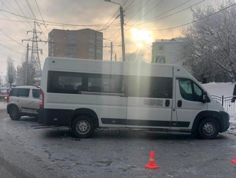 4-летний ребенок пострадал в маршрутке, нарушившей правила в Калуге
