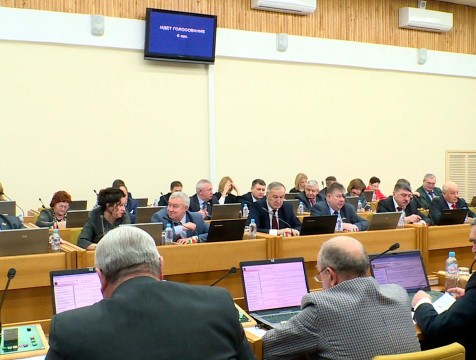 Приемным родителям и опекунам повысят вознаграждение за воспитание детей