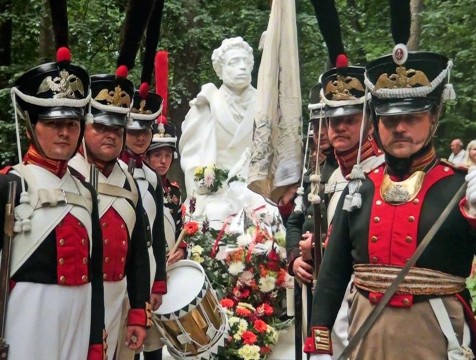 Историю Полотняного Завода зрителям представили в уникальных фотографиях