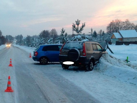 Трое пострадали при столкновении двух авто в Медыни