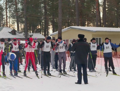 Правоохранители открыли спортивный сезон лыжными гонками