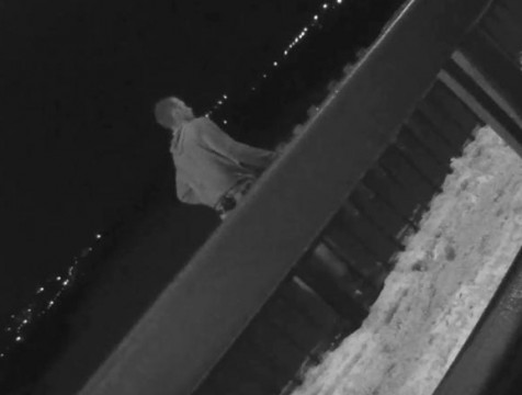 Попытку самоубийства предотвратили полицейские на Гагаринском мосту в Калуге