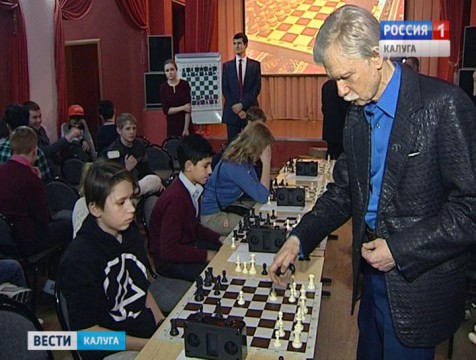 Именитые шахматисты провели мастер-класс в Азаровском детском доме