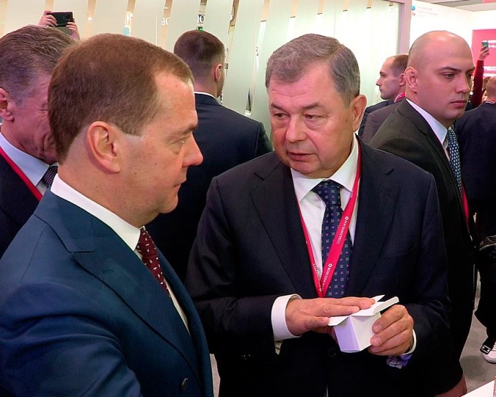 Губернатор-и-Медведев-0214.jpg