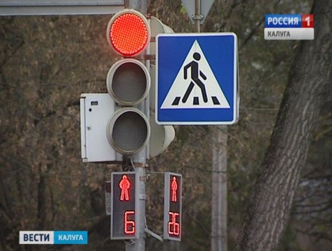 Пешеход переходил на «красный» и попал под колеса авто