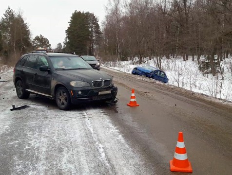 Две иномарки столкнулись лоб в лоб под Боровском