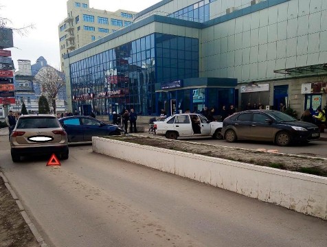 Ребенка в коляске сбили на тротуаре в центре Калуги