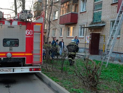 Жительницу Обнинска спасли пожарные и бдительные соседи
