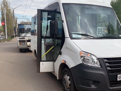 Четверо подростков пострадали в аварии двух маршруток