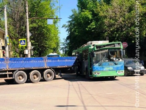 Никто из 20 пассажиров троллейбуса, попавшего в ДТП, не пострадал