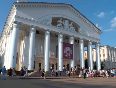 Калужский драматический закрыл 242-й сезон капустником