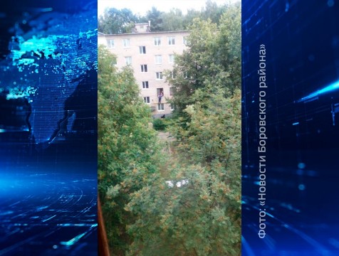 Боровские подростки спасли ребенка от падения из окна
