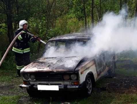 Мужчина сгорел в машине на улице Хрустальной