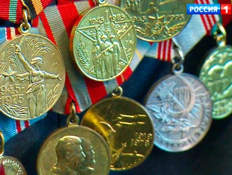 40-летний житель Кирова сорвал медаль с груди ветерана труда
