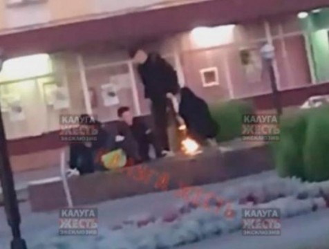 Полиция разыскивает молодежь, топтавшуюся на мемориале Вечного огня