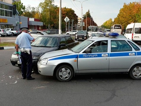 ДТП в Обнинске: водитель «десятки» не уступила дорогу полицейской машине