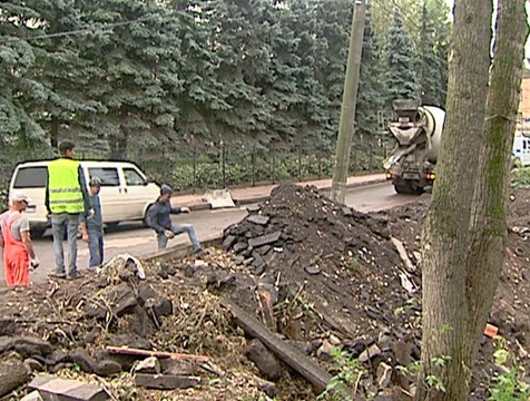 Склон Березуйского оврага укрепляют строительным мусором