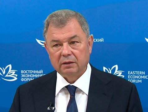 Артамонов осмотрел «Улицу Дальнего Востока» и новейшие модели вертолетов