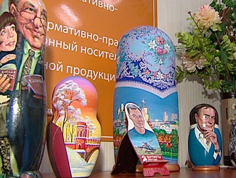Выставка калужской художницы открылась в библиотеке для слепых