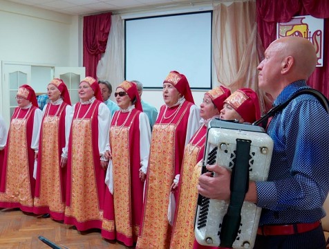 Хор «Яблоневый вечер» открыл музыкальный сезон библиотеки Белинского