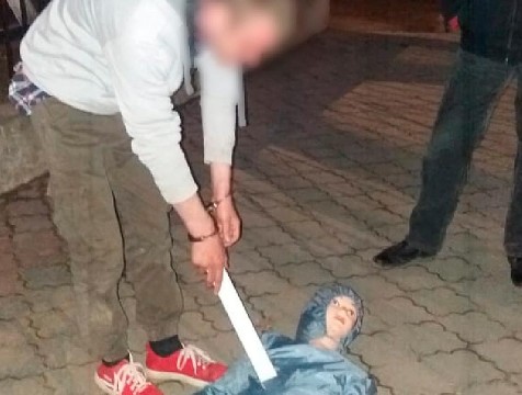 Невменяемый житель Малоярославца напал с ножом на прохожего