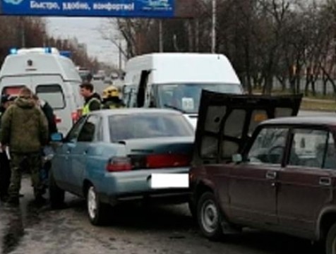 Двое пассажиров маршрутки пострадали в утреннем ДТП на Северном