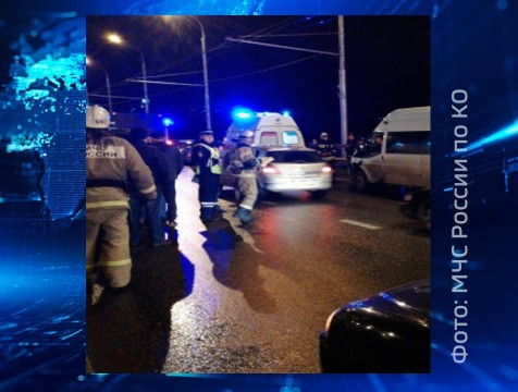Пять пассажиров маршрутки получили травмы в ДТП на Гагаринском мосту