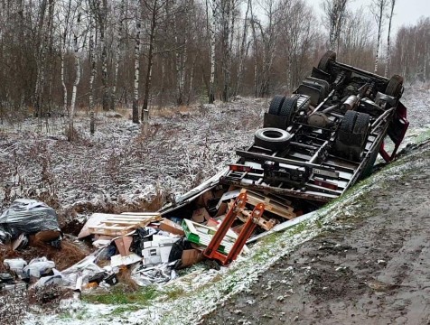 Фуру вынесло в кювет на подъезде к Обнинску