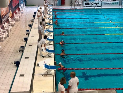 700 юных спортсменов участвуют в соревнованиях по плаванию в Обнинске
