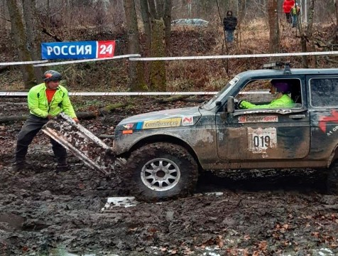 Сильнейшие команды покоряли калужское бездорожье на трофи-рейде