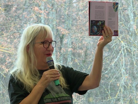 Шведская писательница рассказала о подготовке к полету от имени собаки-космонавта Лайки