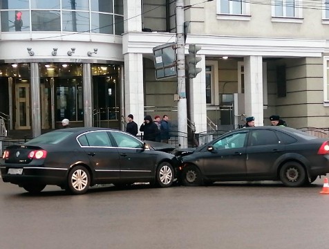 Дети 2-х и 4-х лет пострадали в аварии в центре Калуги
