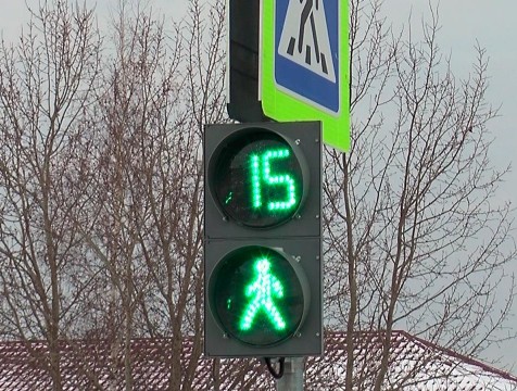 Двоих пешеходов, переходящих на «зеленый», сбили в Калуге